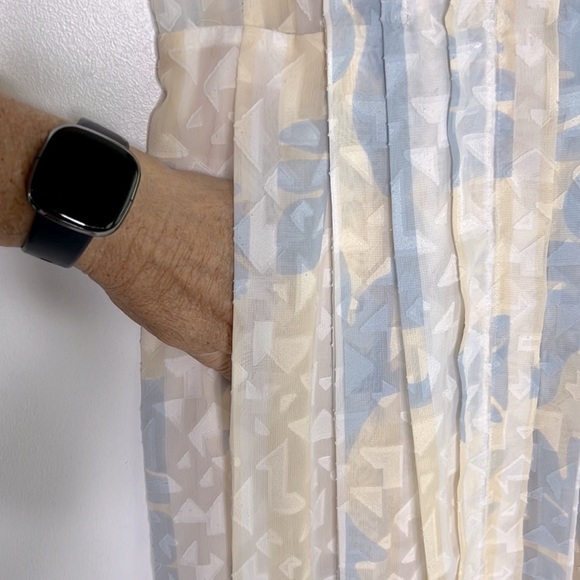 O’2nd Shades of White Dress, size 2 - Picture 6 of 10